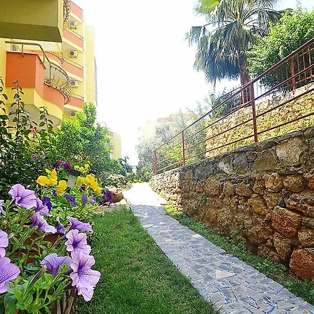 In Gundogan Sitesi 4757 Apartment Alanya